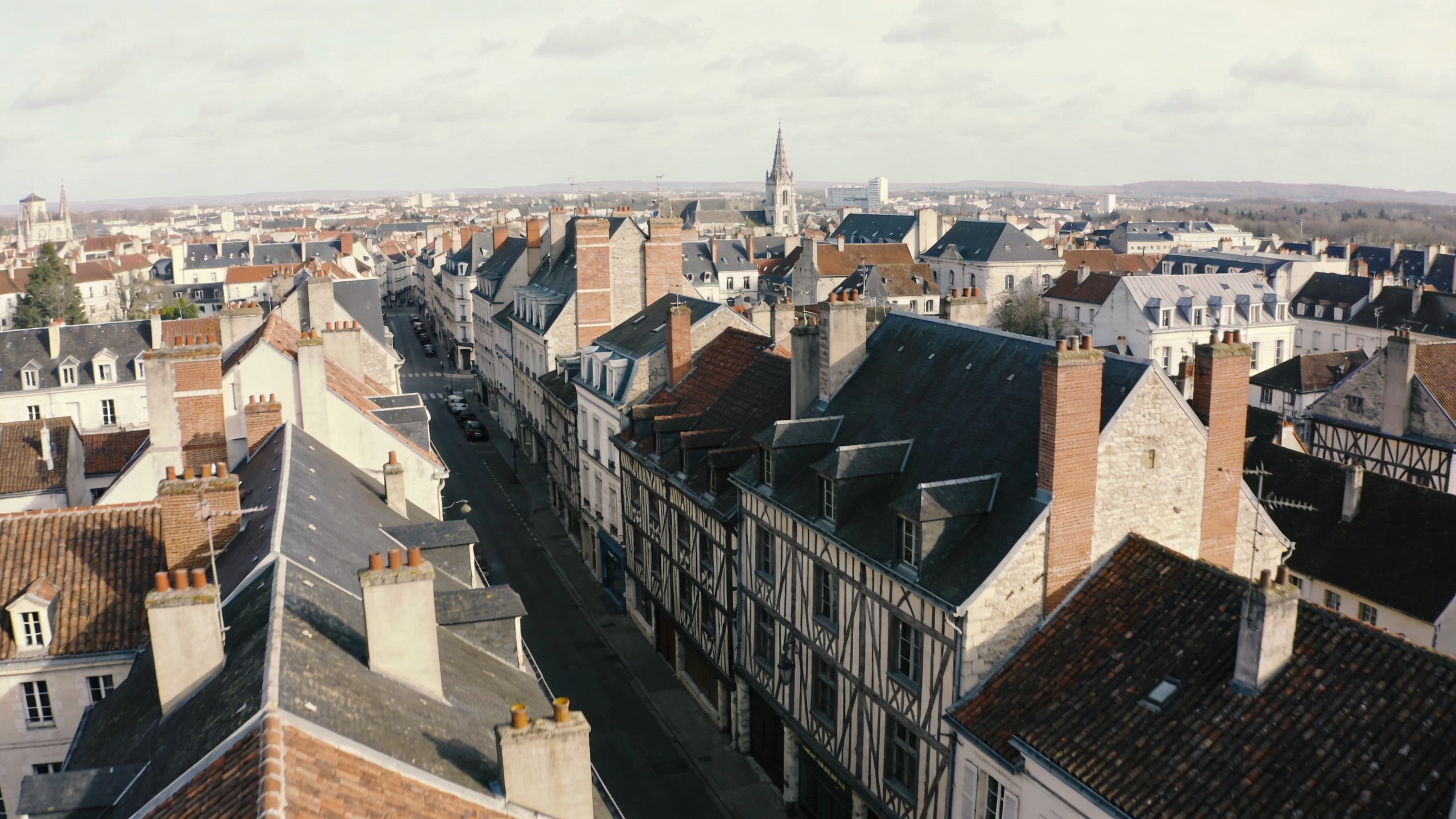 vue aerienne de Troyes avec rues et toits