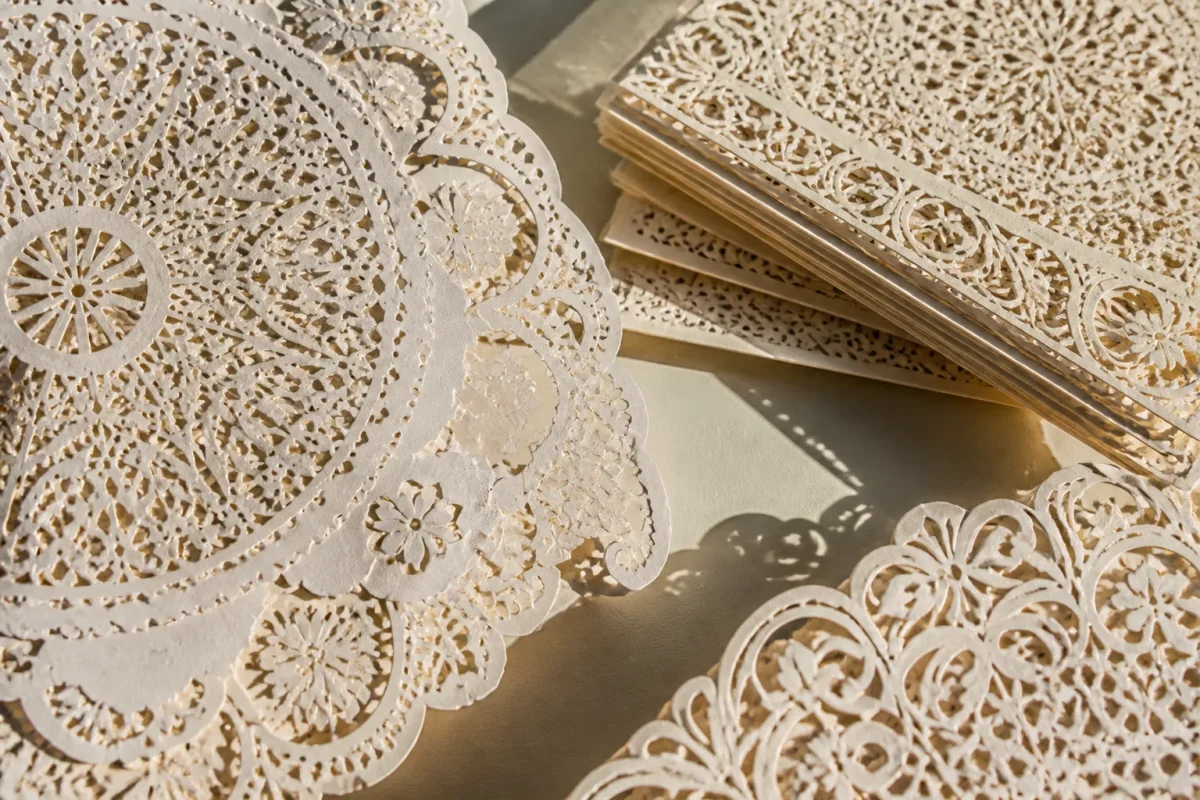 Echantillons papier decoupe motifs dentelle fins